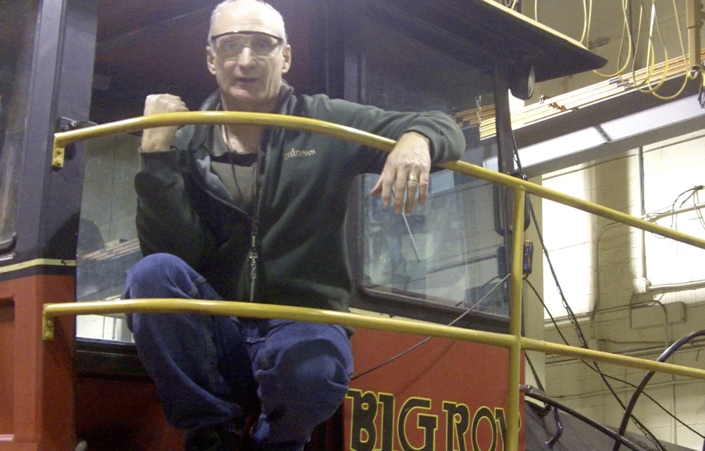 VIDEO: Eight-wheel drive tractor “Big Roy” begins restoration at Versatile