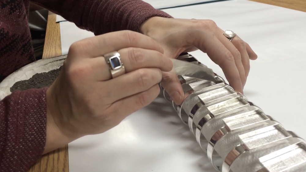 VIDEO: Down to earth jewelry made in Manitoba