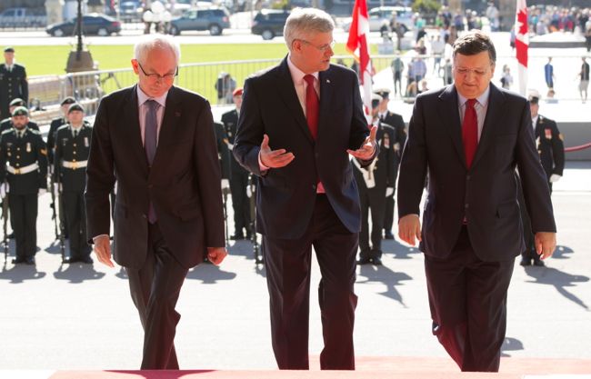 Prime Minister Stephen Harper, European Council president Herman Van Rompuy (left) and European Commission President Jose Manuel Barroso (right) announced the conclusion of free trade negotiations Friday in Ottawa. (Deb Ransom photo courtesy PMO)
