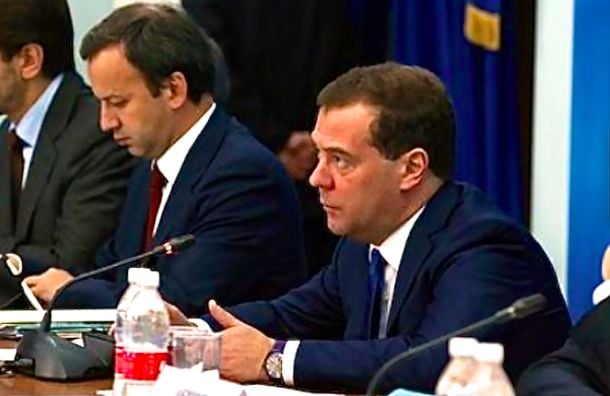 Deputy Prime Minister Arkady Dvorkovich (l) and Prime Minister Dmitry Medvedev. (Government.ru)
