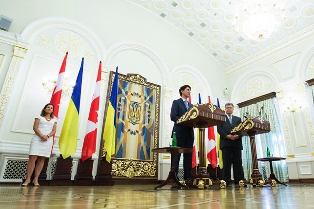 Canada’s Trade Minister Chrystia Freeland and Prime Minister Justin Trudeau and Ukrainian President Petro Poroshenko (l-r) meet with media July 11 in Kyiv. (PMO photo by Adam Scotti)
