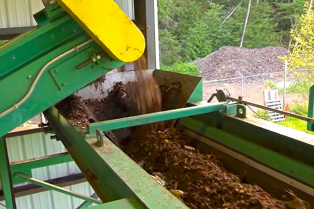 Several jurisdictions in Canada have imposed a ban on disposal of food scraps as garbage, including Metro Vancouver, which required food waste to be recycled starting in 2015. (Vancouver.ca)
