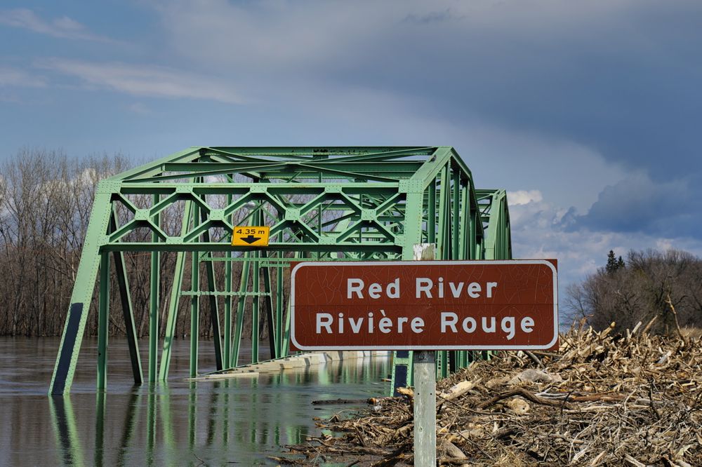 A submerged bridge over the Red River in 2011. (IanChrisGraham/iStock/Getty Images)
