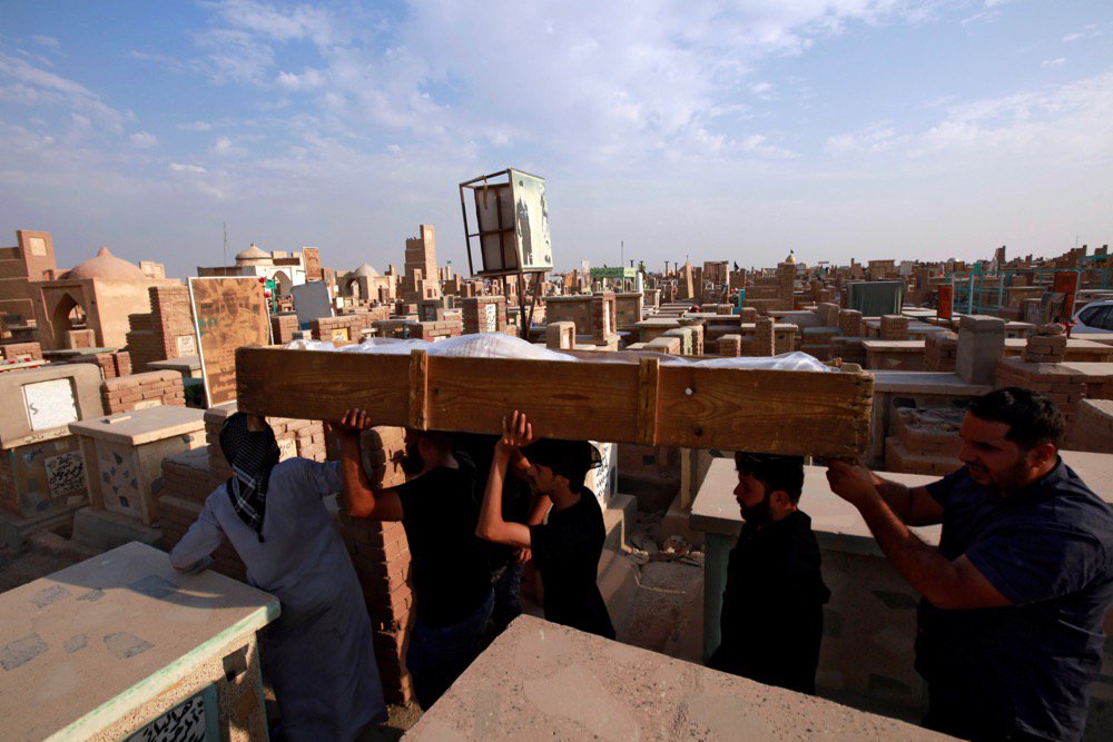 Iraqi men carry a coffin of a demonstrator, who was killed during anti-government protests, to bury at the cemetery in Najaf, Iraq on Oct. 7, 2019. (Photo: Reuters/Alaa al-Marjani)
