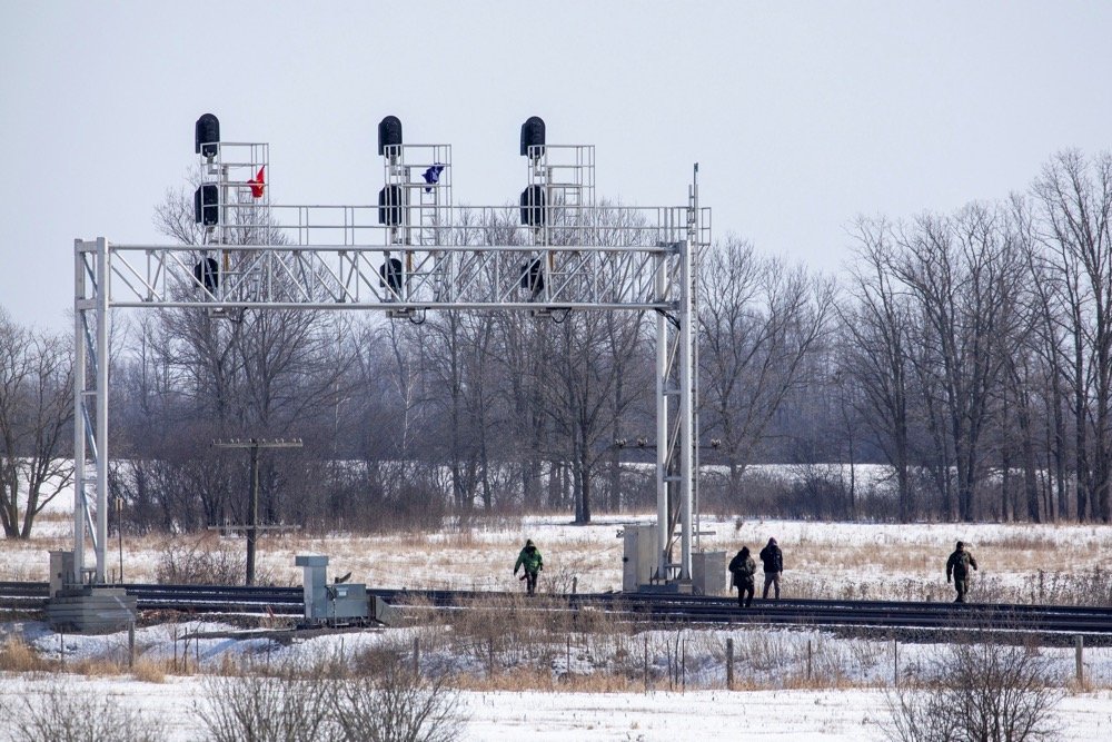 Four men walk along rail tracks near a blockade at Tyendinaga, Ont., east of Belleville, on Feb. 22, 2020. (Photo: Reuters/Carlos Osorio)
