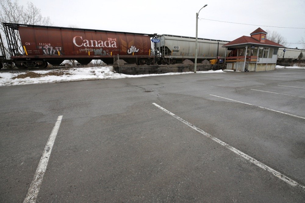 An idle CN train is parked next to an empty Via Rail commuter station at Trenton, Ont. on Feb. 25, 2020. (Photo: Reuters/Chris Helgren)
