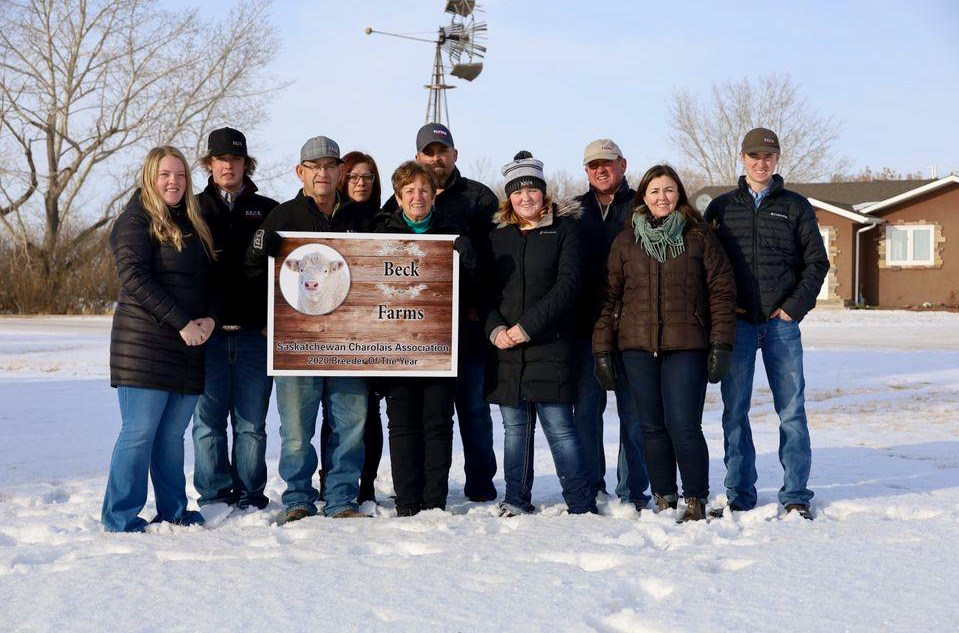 Left to right: Kylie, Kaden, Gary, Tami, Donna, Mark, Jorja, Wade, Cynthia and Mason Beck.