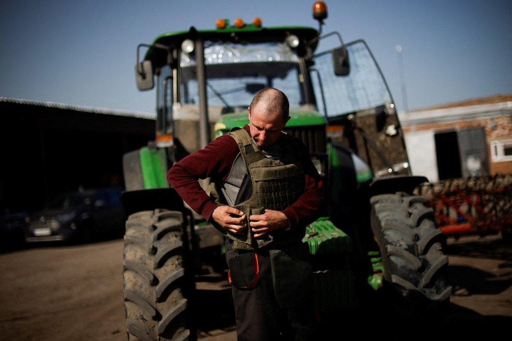 Yuri, a Ukrainian farmer, wears his body armour while preparing to work in a field on April 26, 2022 in the country’s southern Zaporizhzhia region. (Photo: Reuters/Ueslei Marcelino)
