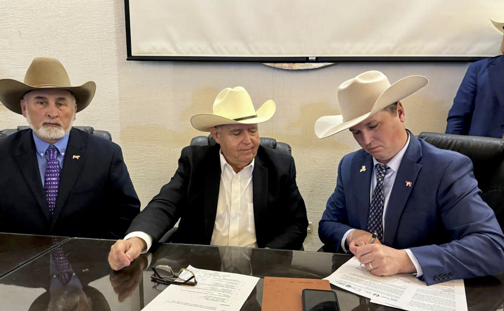 L to R: NCBA president Mark Eisele, CNOG president Sr. Homero García de la Llata and CCA president Nathan Phinney. 