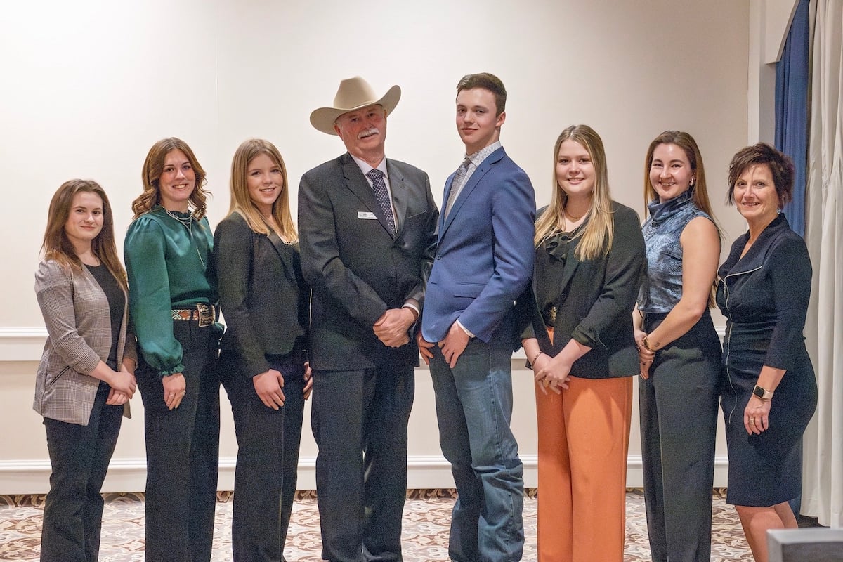 L to R: Ava Loveridge; Reegan Frey; Hanna Fitchett; Rob Garner, Canadian Angus Foundation board member; Lane Steen; Lexi Dietrich; Macy Liebreich, Canadian AngusFoundation board member; Belinda Wagner, Canadian Junior Angus Co-ordinator.