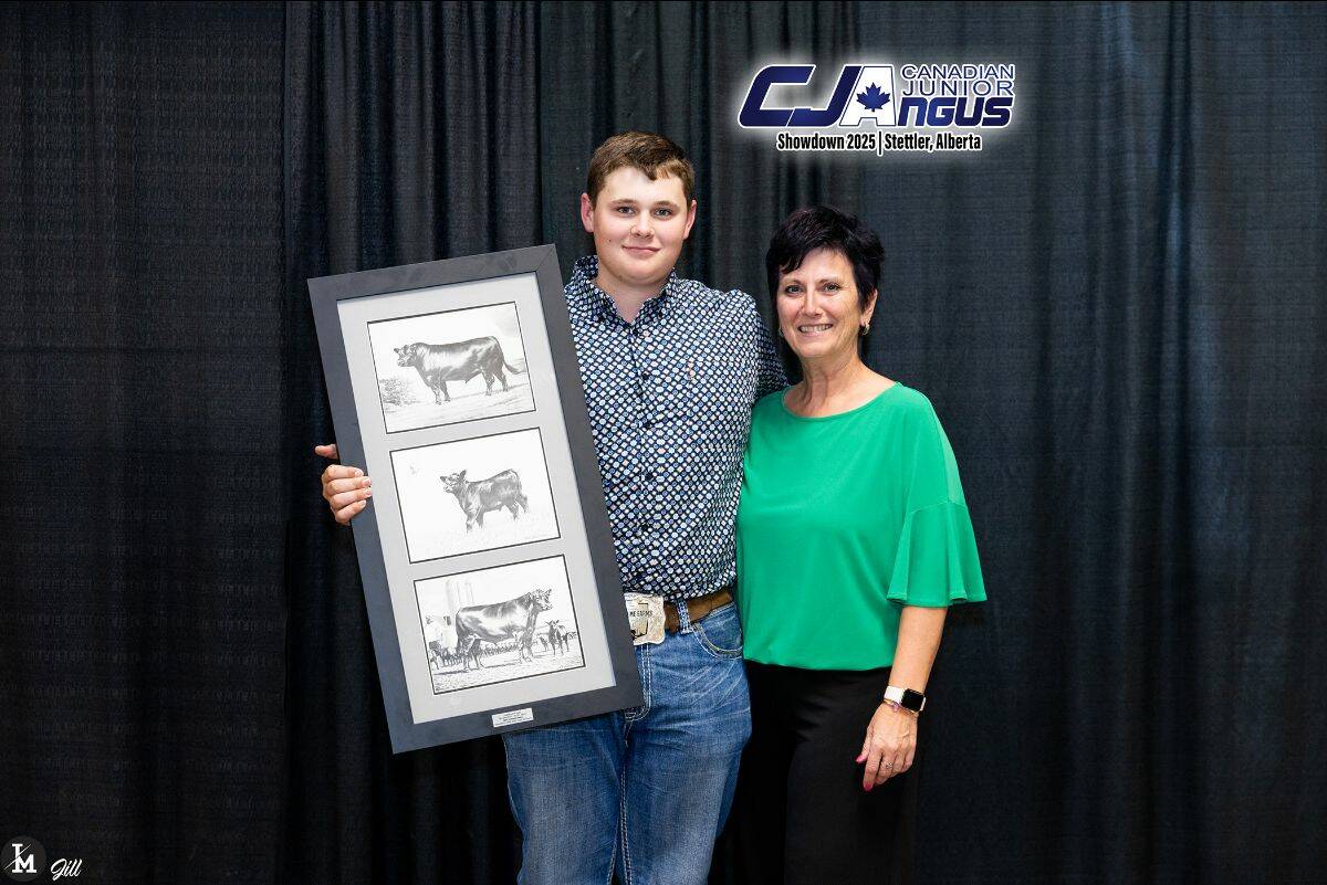 Belinda Wagner, Canadian Junior Angus Coordinator, with 2025 Spirit of Youth award recipient Calahan Findlay. Photo: Supplied