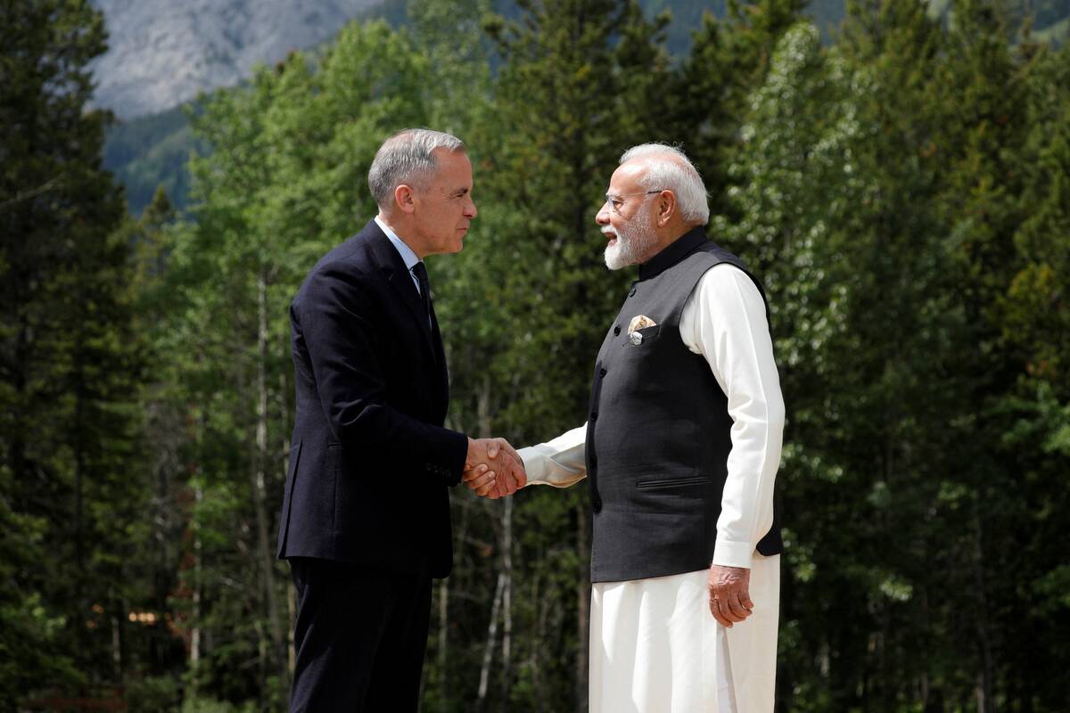 Canadian Prime Minister Mark Carney and India&rsquo;s Prime Minister Narendra Modi shake hands before posing for a photo during the G7 Leaders&rsquo; Summit in Kananaskis, in Alberta, Canada, June 17, 2025. Photo: REUTERS/Amber Bracken

